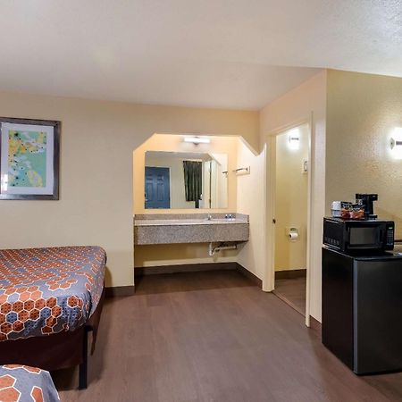 Rodeway Inn & Suites East นิวออร์ลีนส์ ภายนอก รูปภาพ