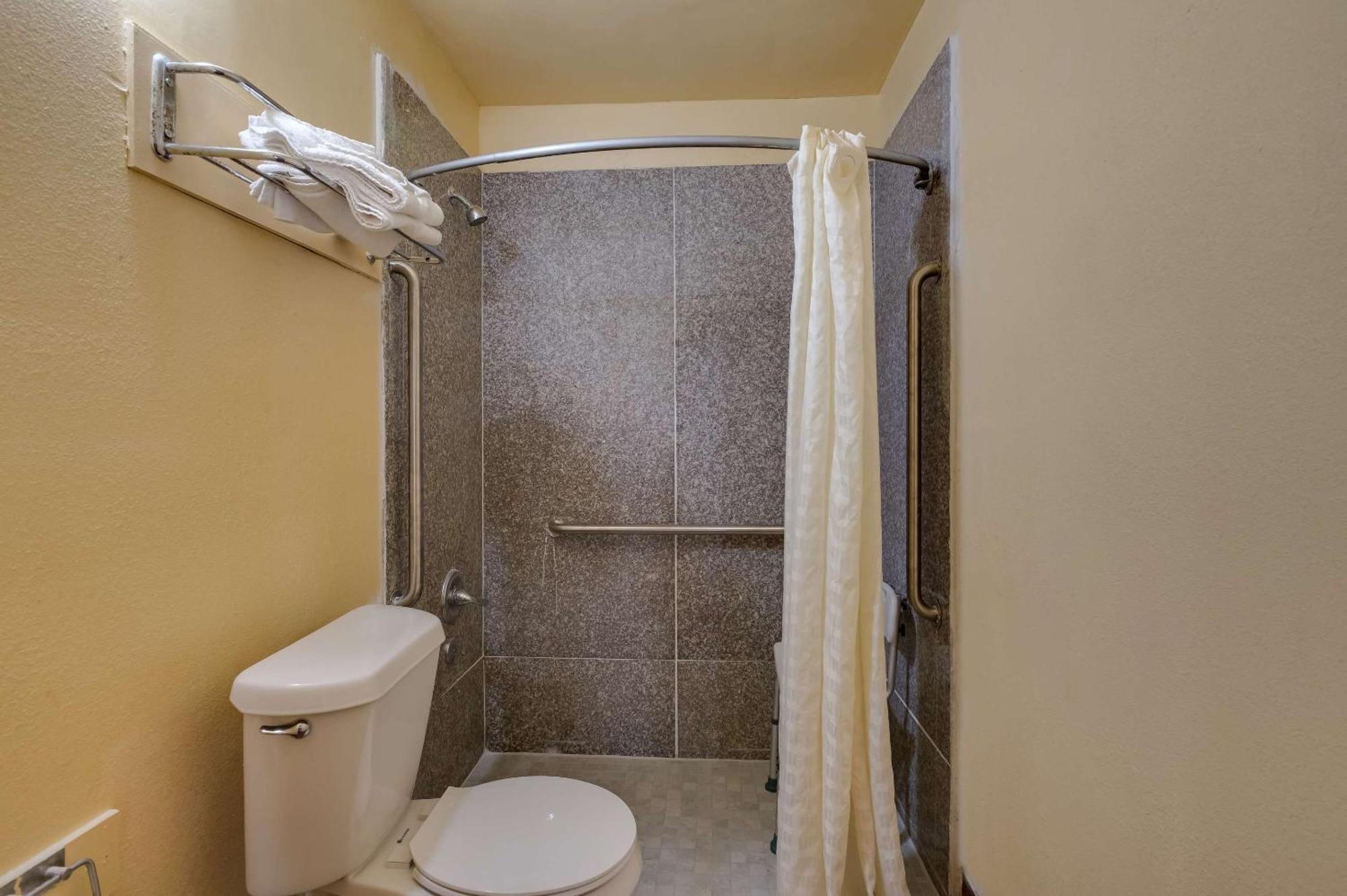 Rodeway Inn & Suites East นิวออร์ลีนส์ ภายนอก รูปภาพ