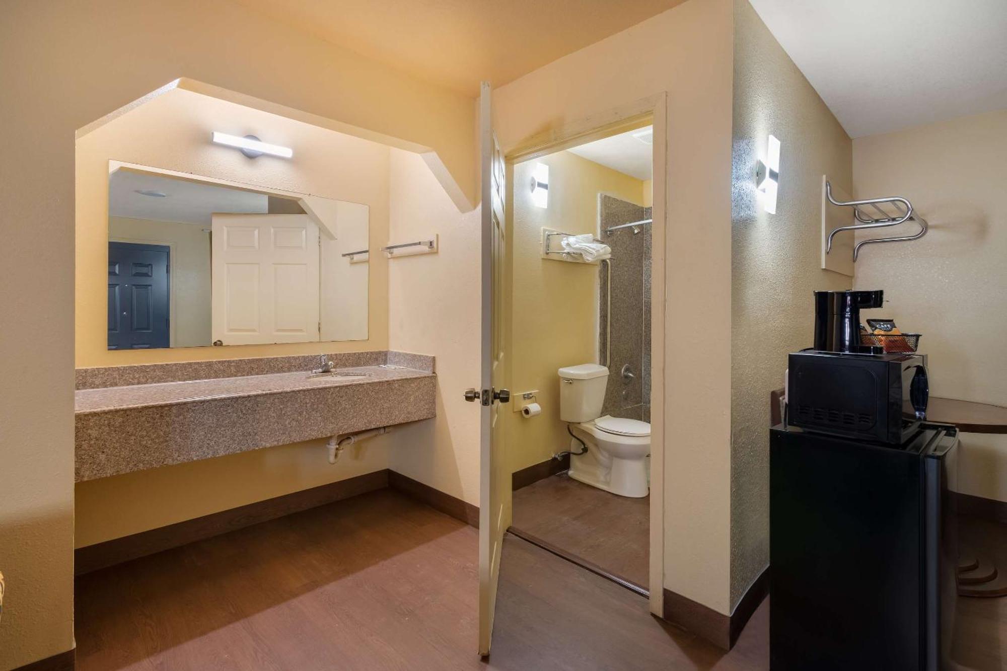 Rodeway Inn & Suites East นิวออร์ลีนส์ ภายนอก รูปภาพ